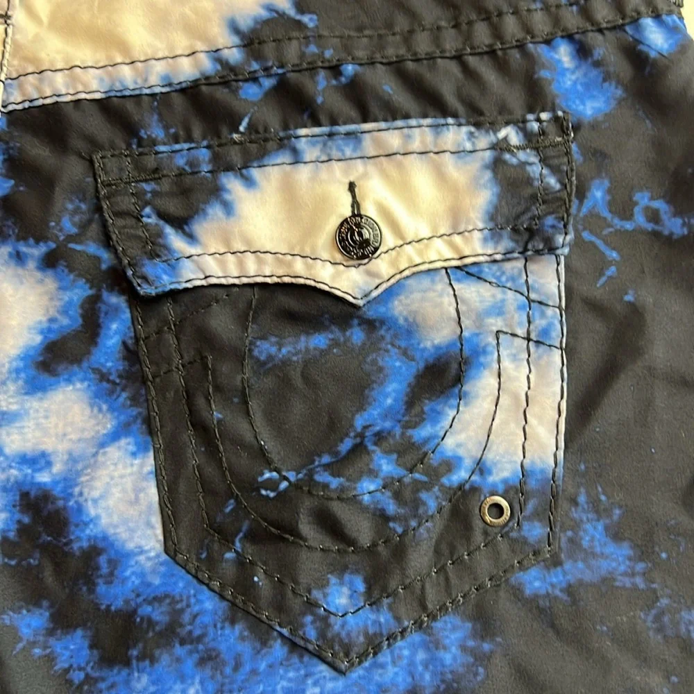 True Religion Swimwear Mens Size 42 Camo Blue Black Board Shorts